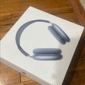 Apple AirPods Max in Sky Blue